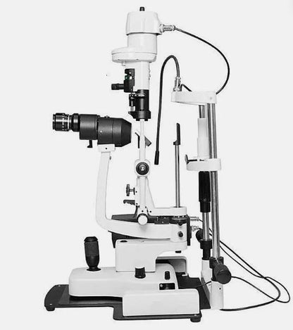 Ergonomic tilt-able slit lamp